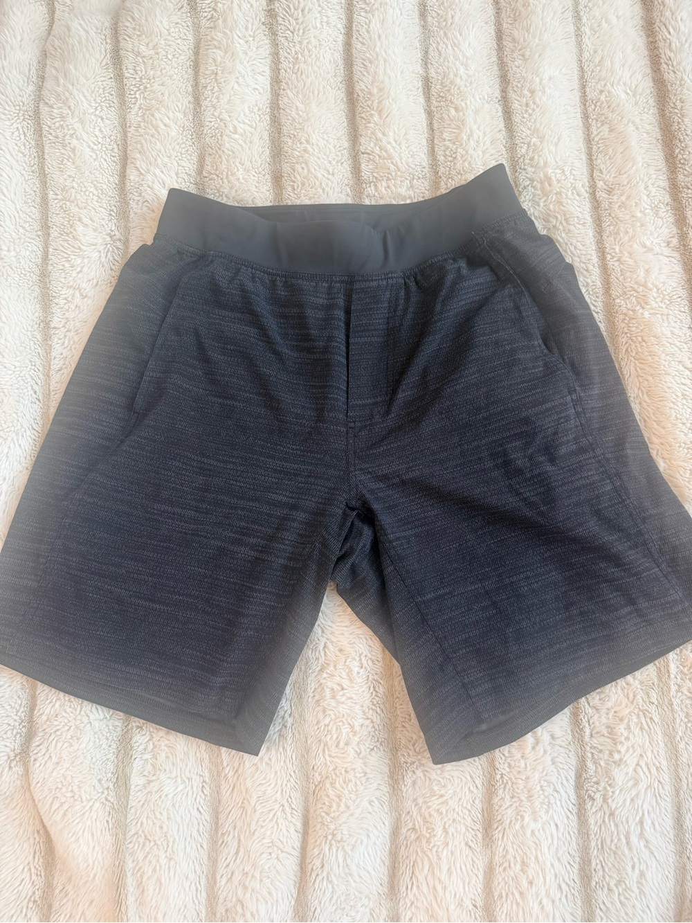 Lululemon Men’s Patterned Performance Shorts Black/Gray Size Medium